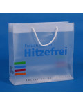 transparente Kunststofftaschen mit weißen Kordeln 