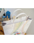 Papiertragetaschen mit Kunststoffbügel geclipst
