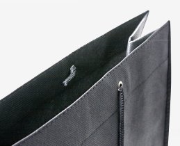 Non Woven Kordeltasche, Kordel gefädelt u. geknotet durch silberne Metallösen