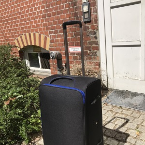 Koffer Schwarz Blau, offen griffe 3