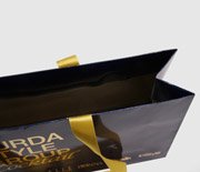 Printed silk ribbons incorporated into the envelope of edge of the in gold, paper bags