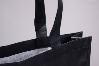 Bambergtaschen PP beschichtet, Blick in den Randumschlag im Öfnungsbereich auf die Henkel. Non Woven Tasche