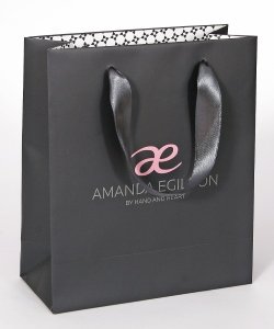 Amanda Egilson Papiertasche bedruckt innen Satinband geknotet
