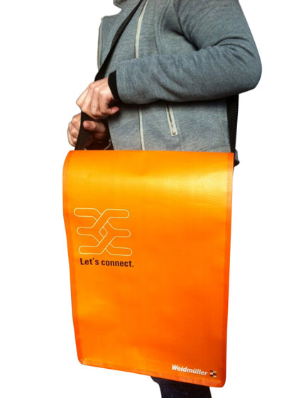 Umhängetaschen, erste Tasche aus der Serienproduktion 1
