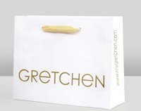 Heißfolienprägung der webdomain auf der kurzen Seite der Tasche