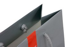 Schließetikett, vorderer Teil hälftig verklebt auf Tasche, Viessmann