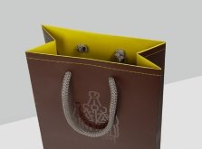 Veredelt nach dem Offsetdruck, Mattlamination, UV Spot
